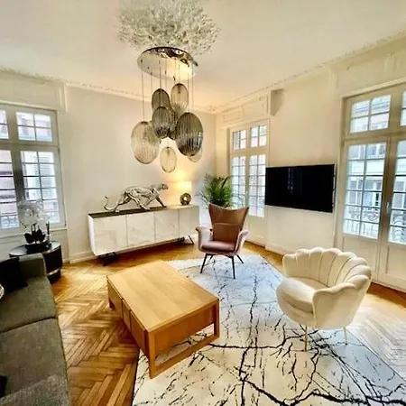 Hyper Centre Cathedrale * שטרסבורג